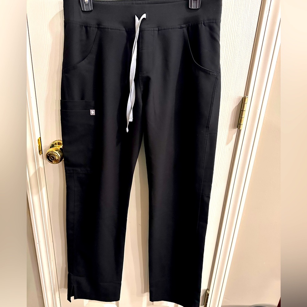 Figs Kade Cargo Scrub Pants — Small / Regular / Black